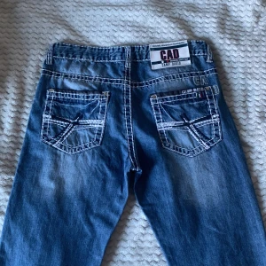 Camp David jeans  - Camp David jeans i mycket bra skick! Säljs pga lite korta för mig (188cm) skön passform som ligger najs på skorna. Skriv för frågor eller bilder!