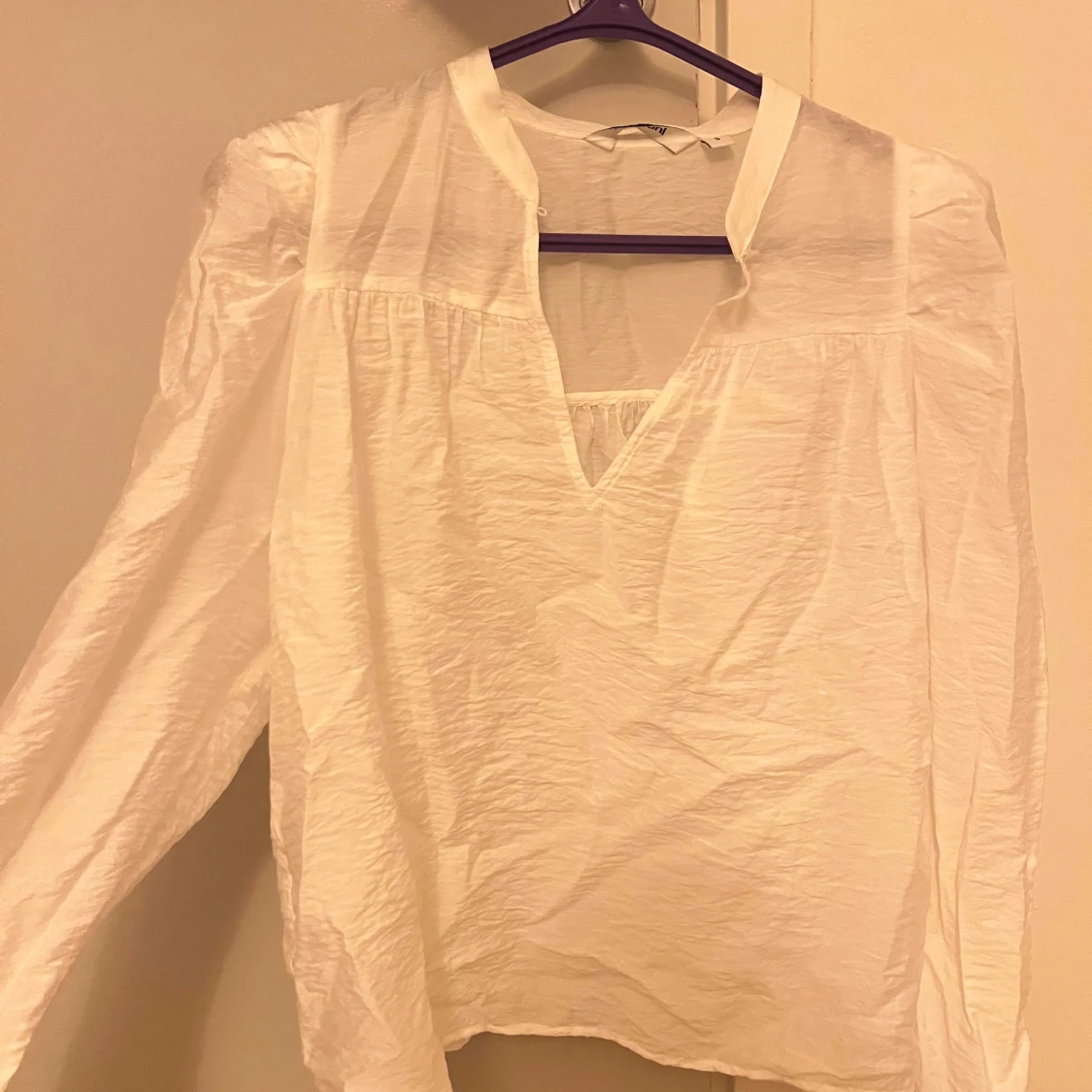 Vit genomskinlig blus