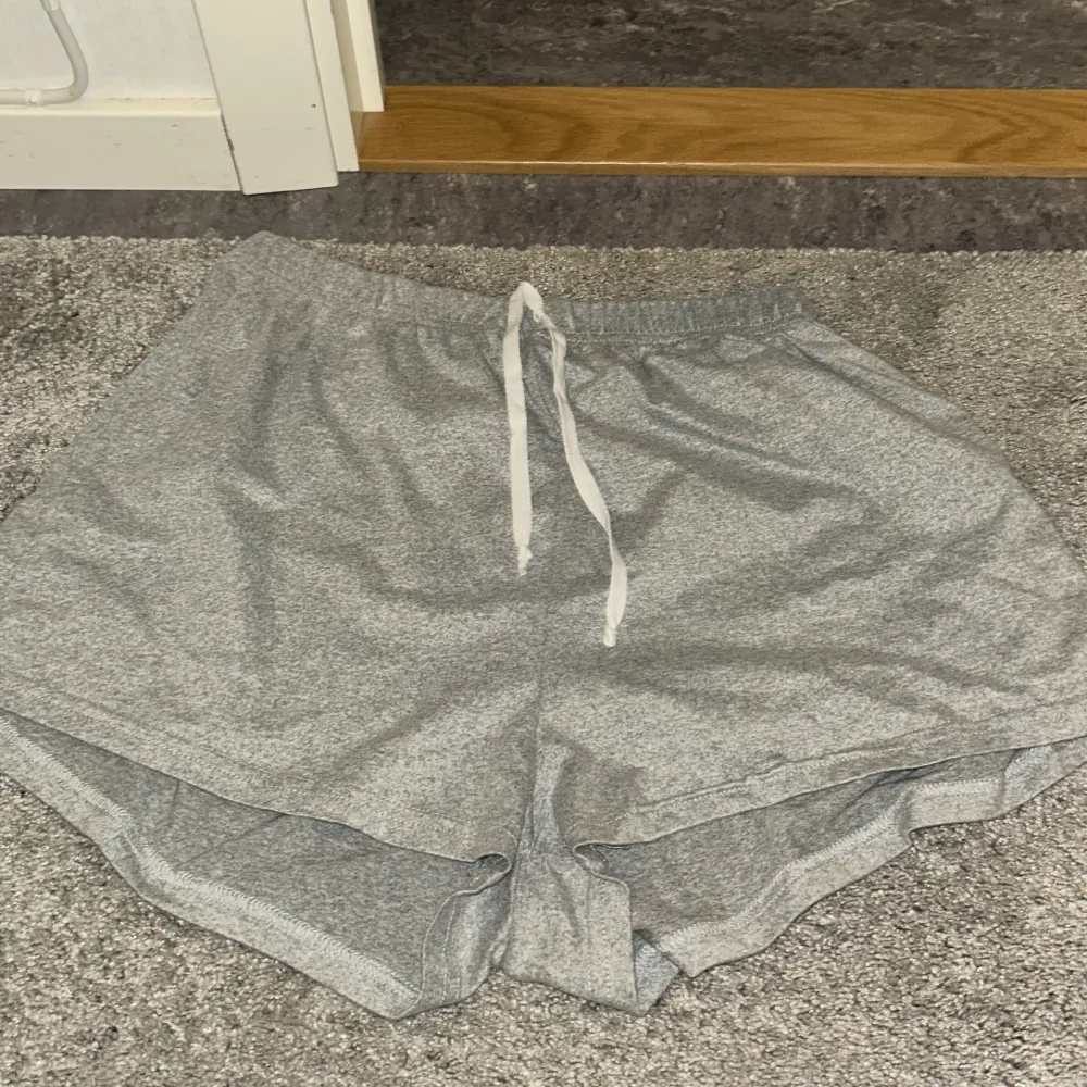 Pyjamas byxor som e luftiga och sköna . Shorts.