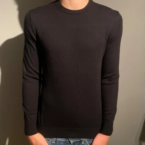 Marinoull tröja - Säljer denna riktigt feta 100% merinoull tröja från These glory days då den inte används.  Skick 9/10. Nypris är 1700, säljs för 699kr