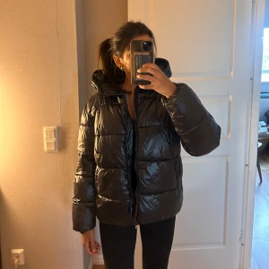 Vinterjacka - Oanvänd vinterjacka❄️❄️storlek xs!