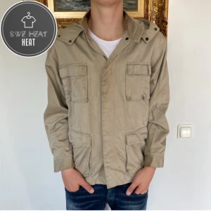 Field jacka - Tja säljer nu denna fieldjacka i skick 6/10. Hör av dig vid frågor eller funderingar!