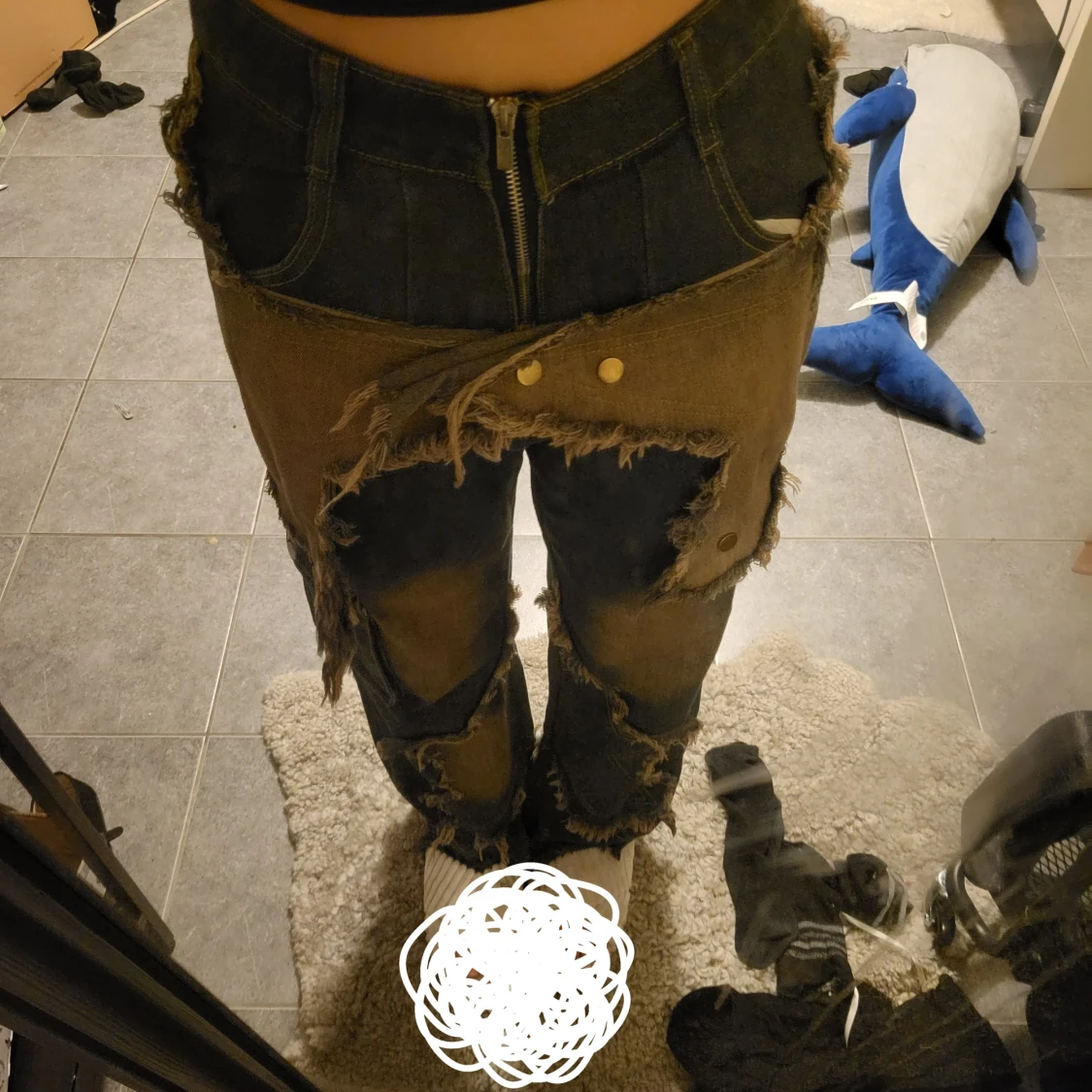 Unika slitna jeans med fransar - 93