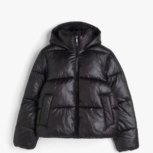 Puffer jacka/ glansig  - Väldigt bra skick! Knappt använd!  Köparen står för frakt 📦 