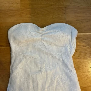 Vit off shoulder fest topp - Väldigt bra skick 