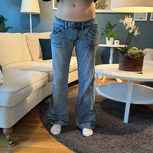 Lågmidjade jeans  - Lågmidjade jeans med coola fickor framtill 💖står ingen storlek i men gissar på s/m 