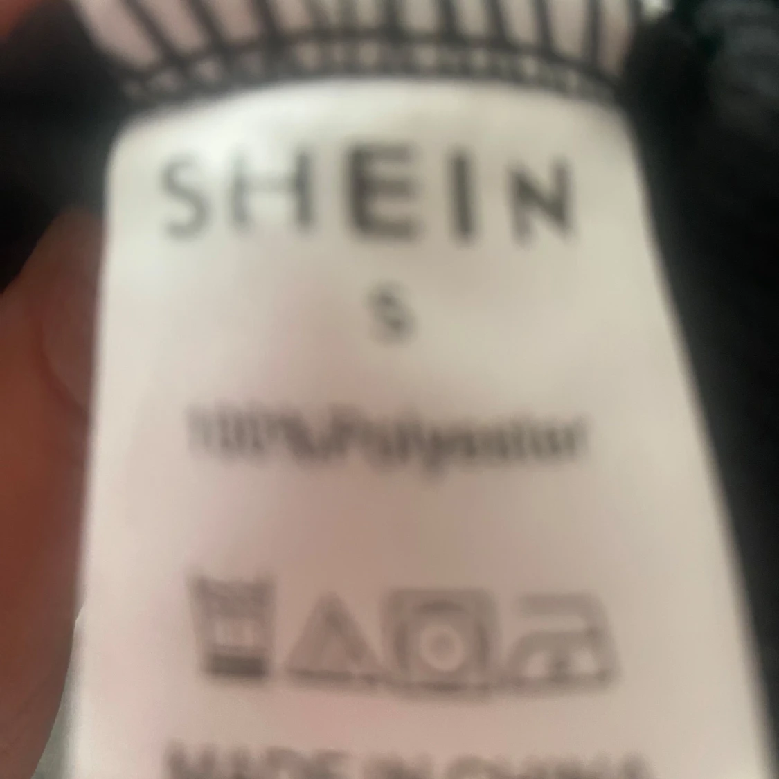 Svart croppad hoodie från Shein - 91