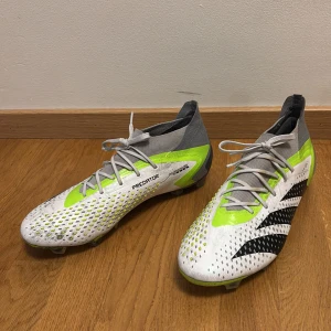 Adidas Predator accuracy.1 FG Elite - Knappt använda, bara några träningar. Storlek 44, skick 9/10. Nypris cirka 2800. Pris kan diskuteras 