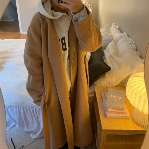 Mango Kappa - Kappa i wool blend matrial, jätte snygg!!🥹