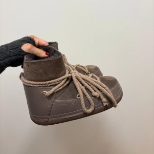 Inuikii boots - Superfina bruna inuikii boots i nyskick. Storlek 38, box osv tillkommer skriv för mer bilder 🤎🐻