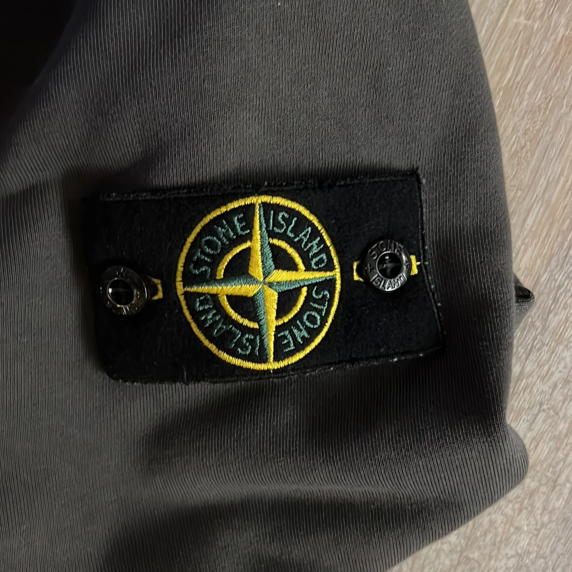 Svart hoodie från Stone Island - 91