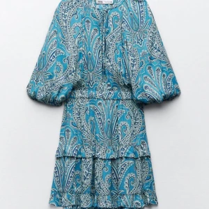 Sommarklänning - Såå fin men måste rensa bland mina kläder☹️☹️ Bra skick. Knappt använd💘💘