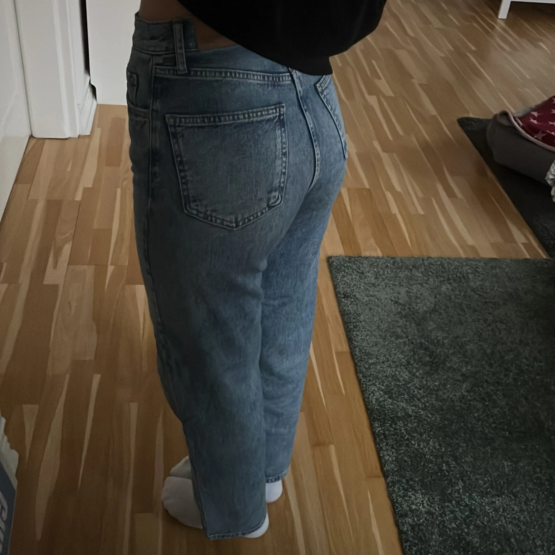 Blå jeans från Ginatricot  - 90