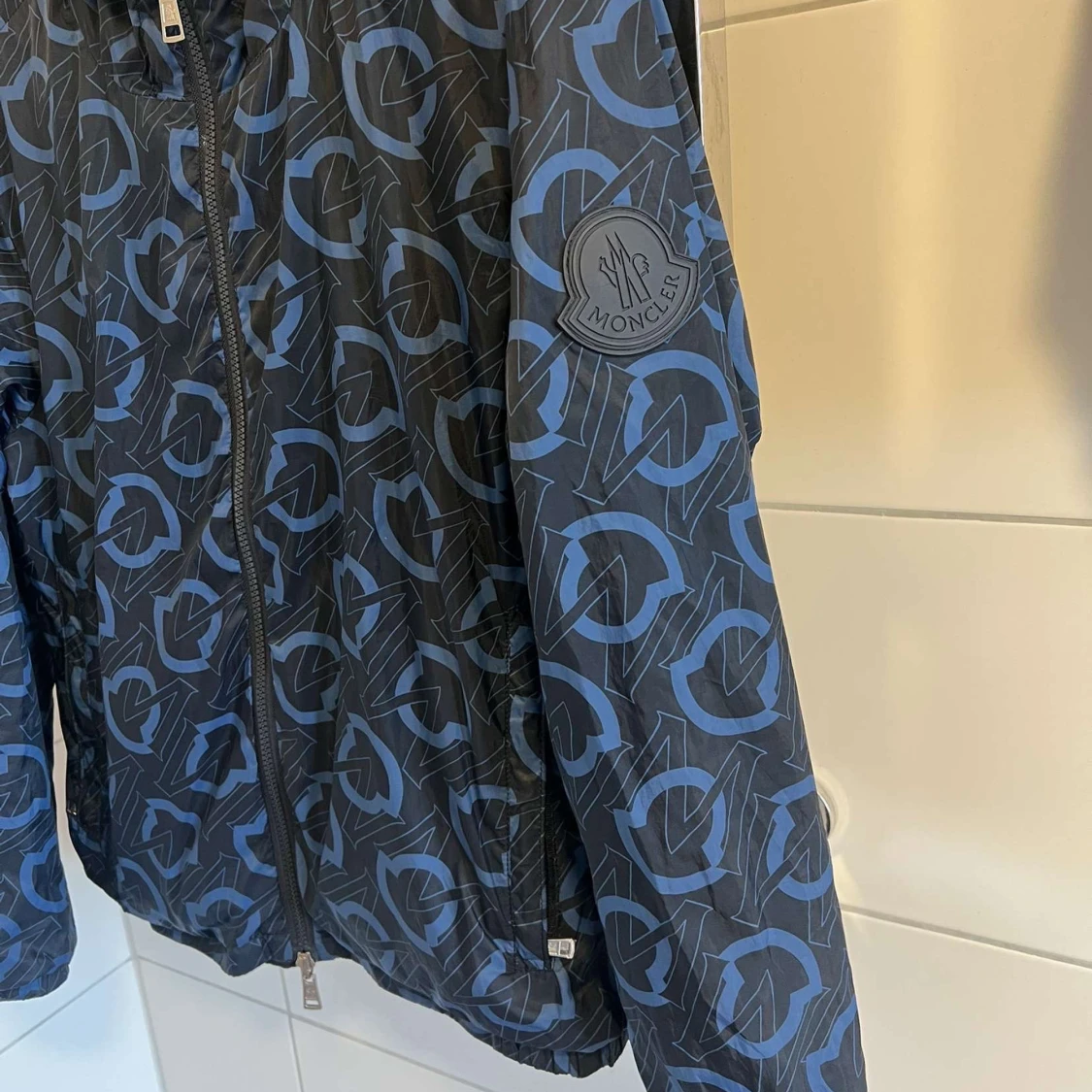 Svart och blå vindjacka från Moncler - 91