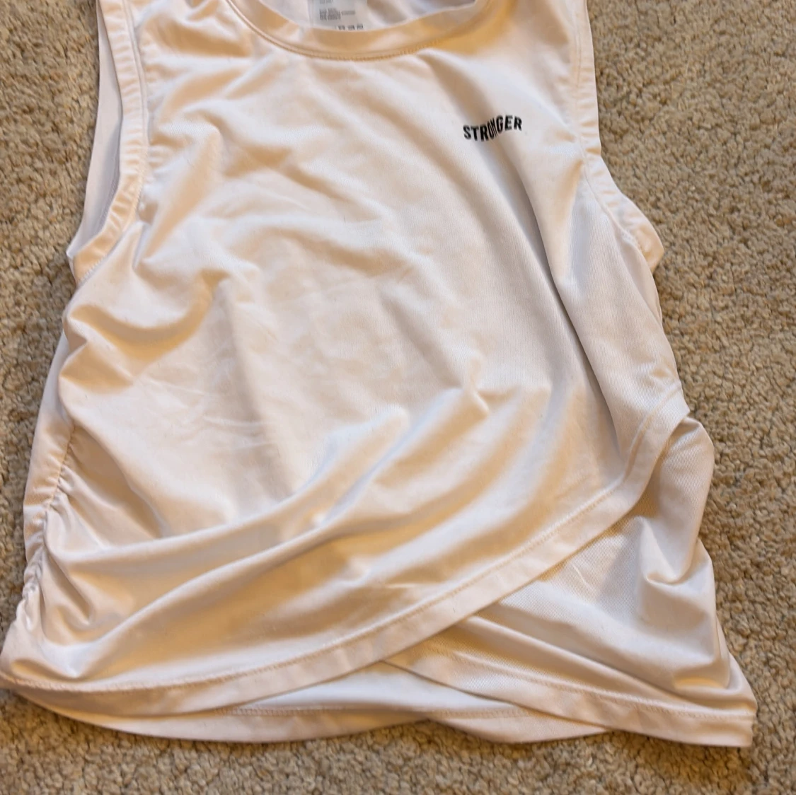 Vit ärmlös topp från Stronger - 3