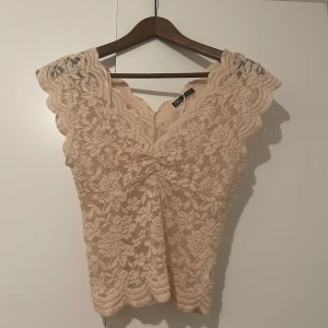 Beige spetsblus från Zara - Fin blus, rosa/beige