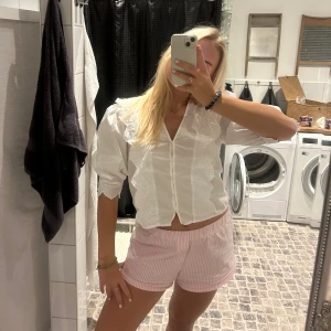 Vit blus  - Helt ny vit blus från H&M, aldrig använd 