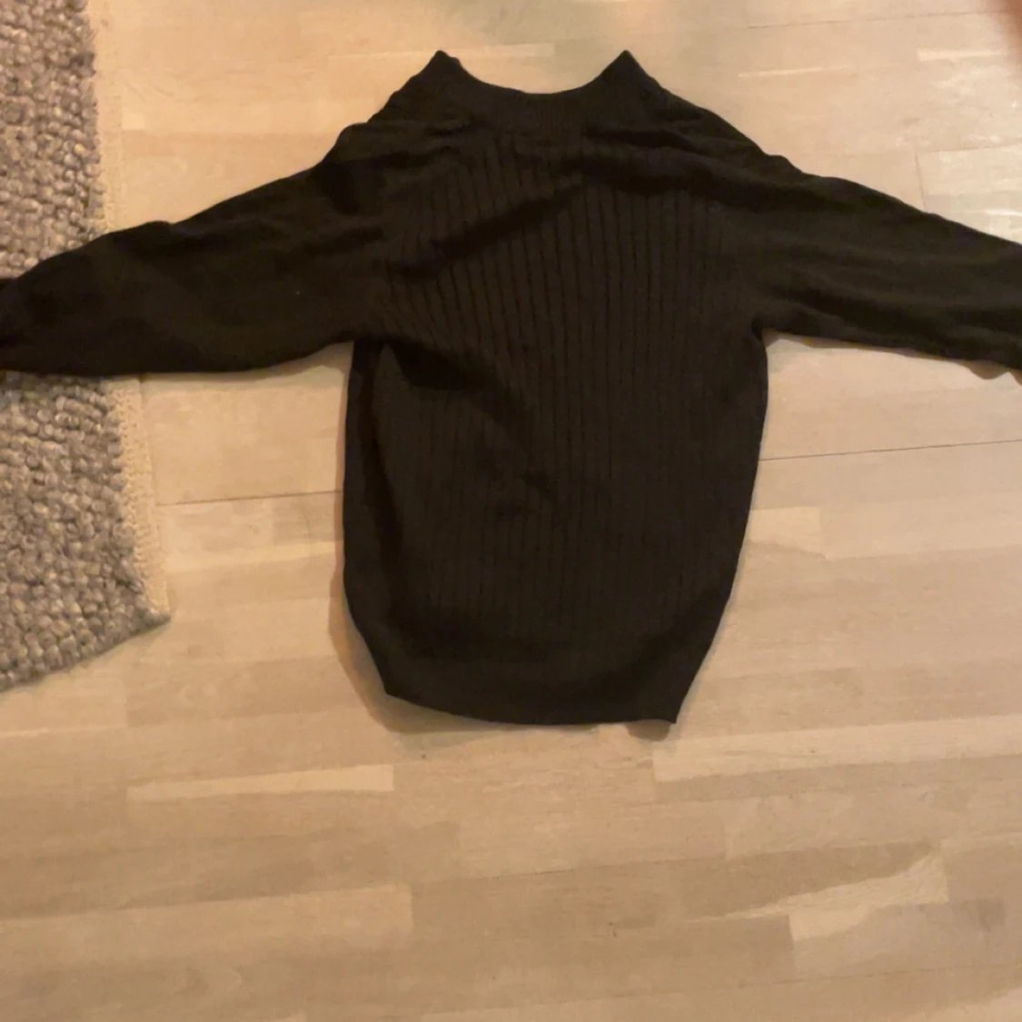 Svart ribbad kofta från Pierre Hector - 2