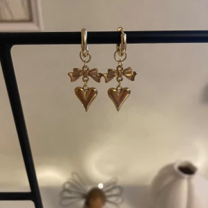 Hannah Earrings  - 65kr per par, gjorda i rostfritt stål vilket innebär att de inte färgar av sig eller tappar färg💞 Beställ via Plick eller Ebnorth.quickbutik.se🤗