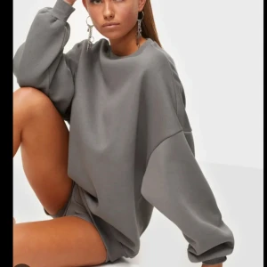 Oversize tröja  - Säljer denna tröja från nelly🤍