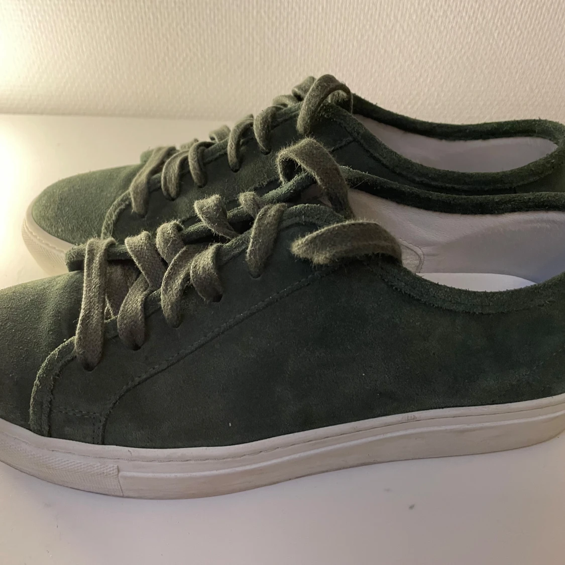 Gröna sneakers i mocka National Standard - 4