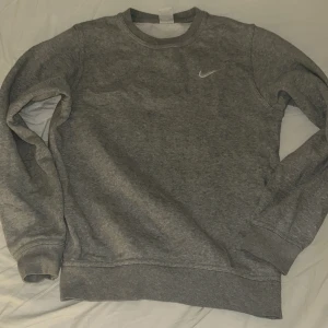 Nike tröja o byxor(set) - Säljer för det är för litet men dom är i nyskick