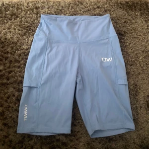 Cykelbyxor ICIW - Ljusblå cykelbyxor/ träningsshorts från I Can I Will! Superfint skick 