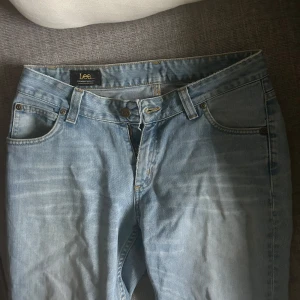 Lee Jeans!! - Snygga Bootcut jeans!! Midja: 39 innerben: 78 midjehöjd: 21