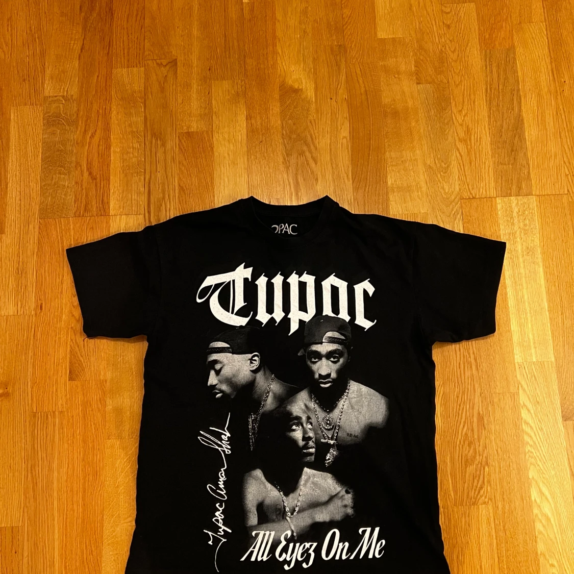 Svart T-shirt med Tupac-tryck från Pull&Bear - 1