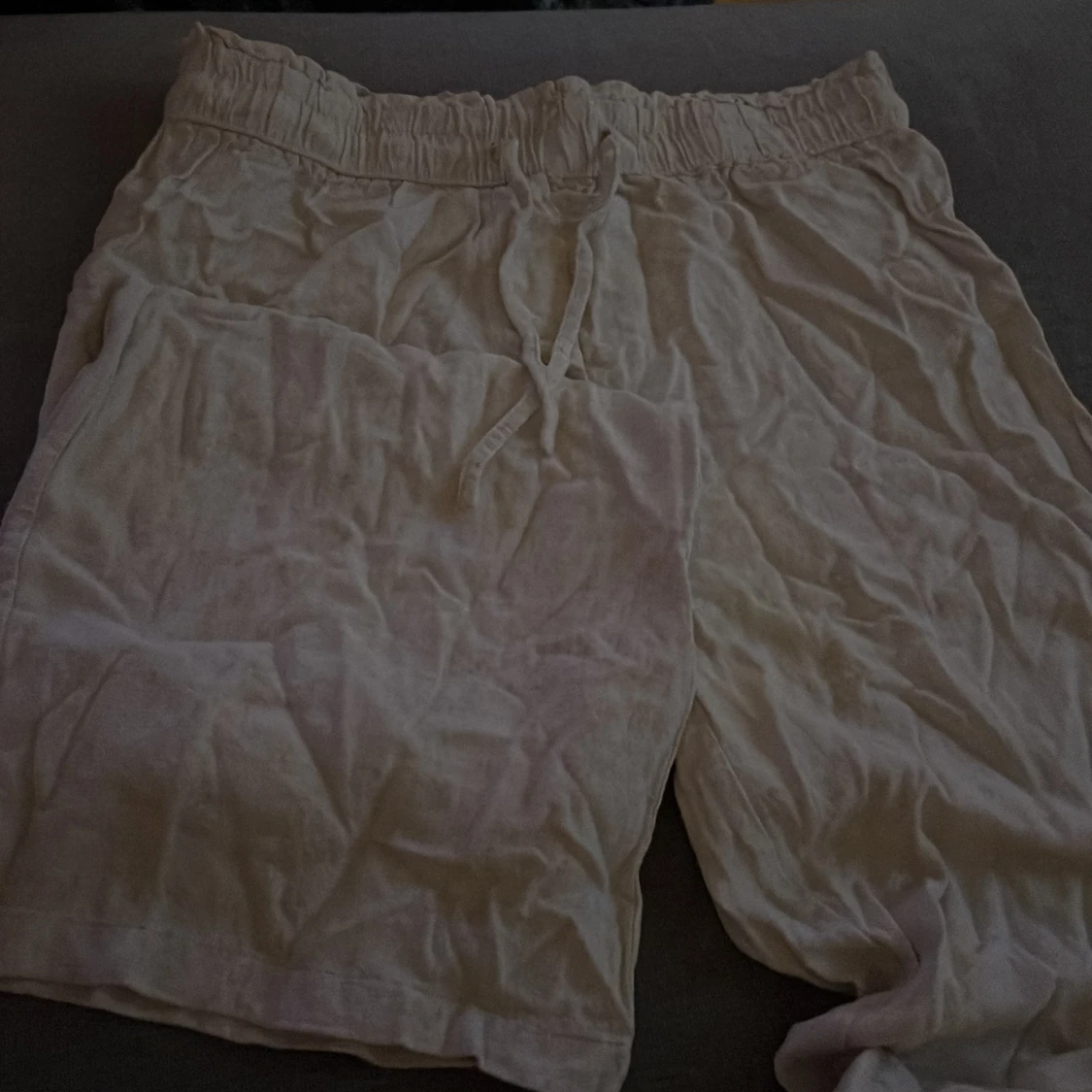 Vita linne byxor med snörning