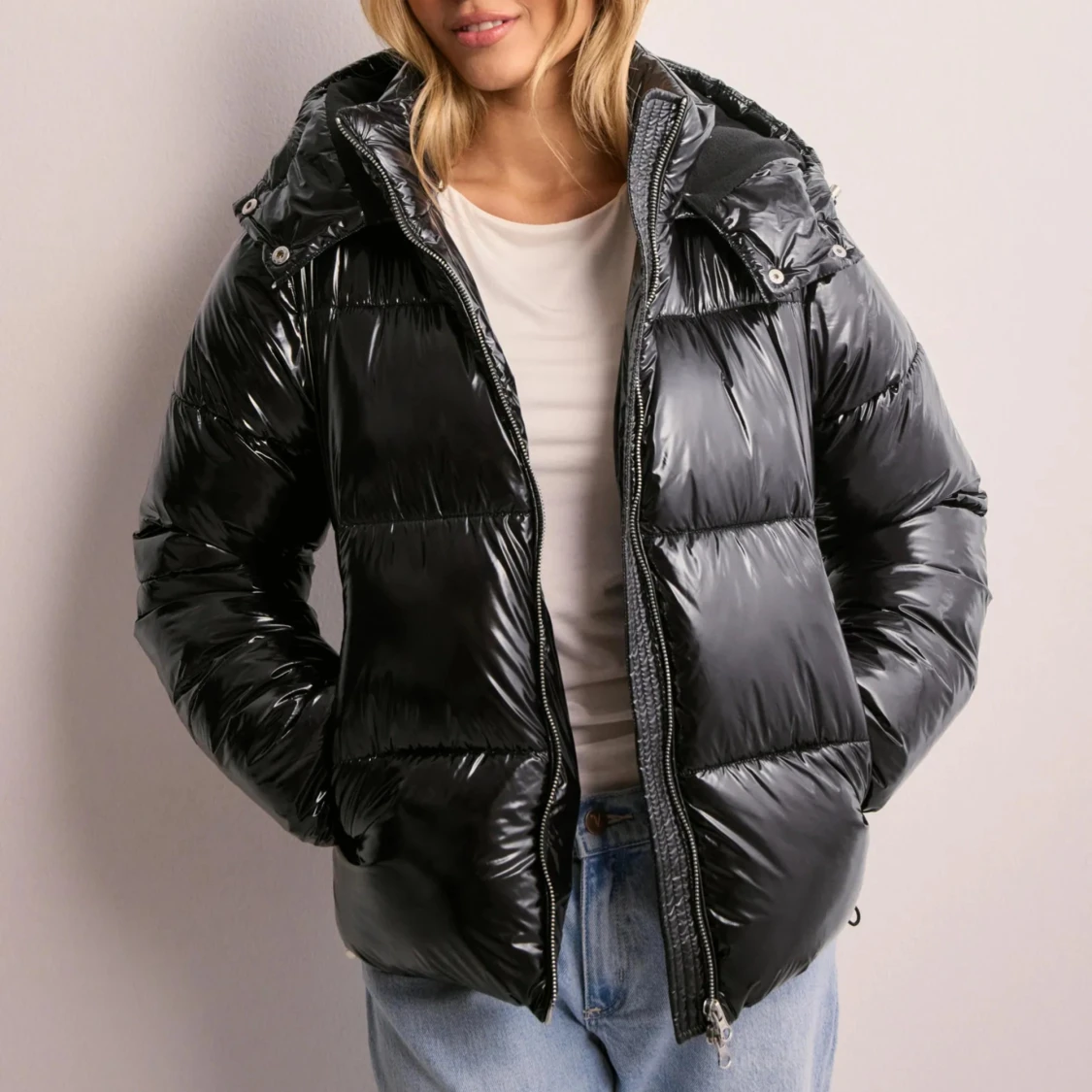 Svart glansig pufferjacka