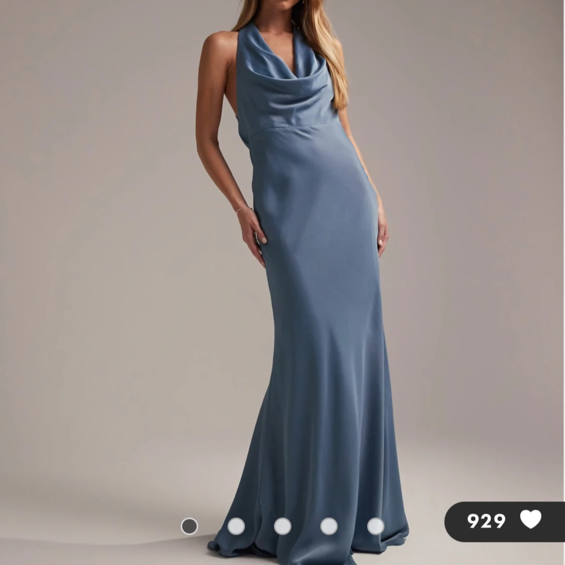 Blå långklänning med draperad hals