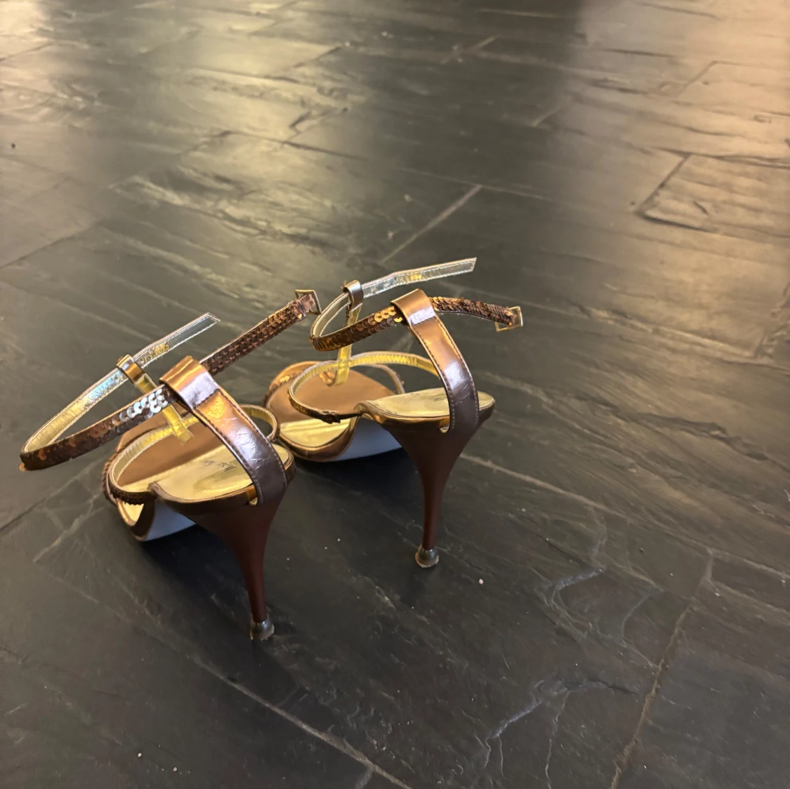 Bronsfärgade festskor  från Michael Antonio - 1