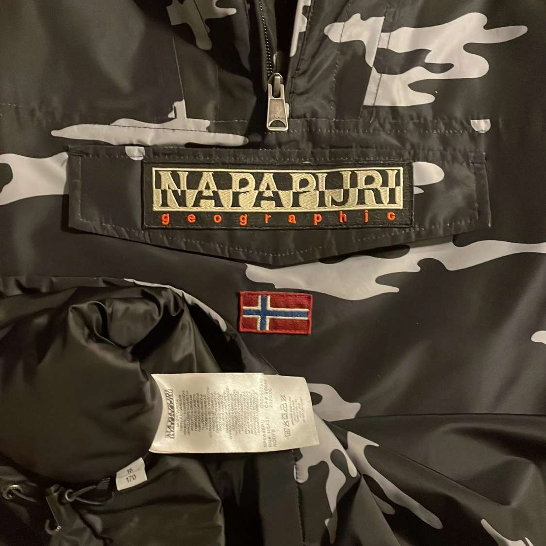 Svart och grå camo jacka från Napapijri - 3