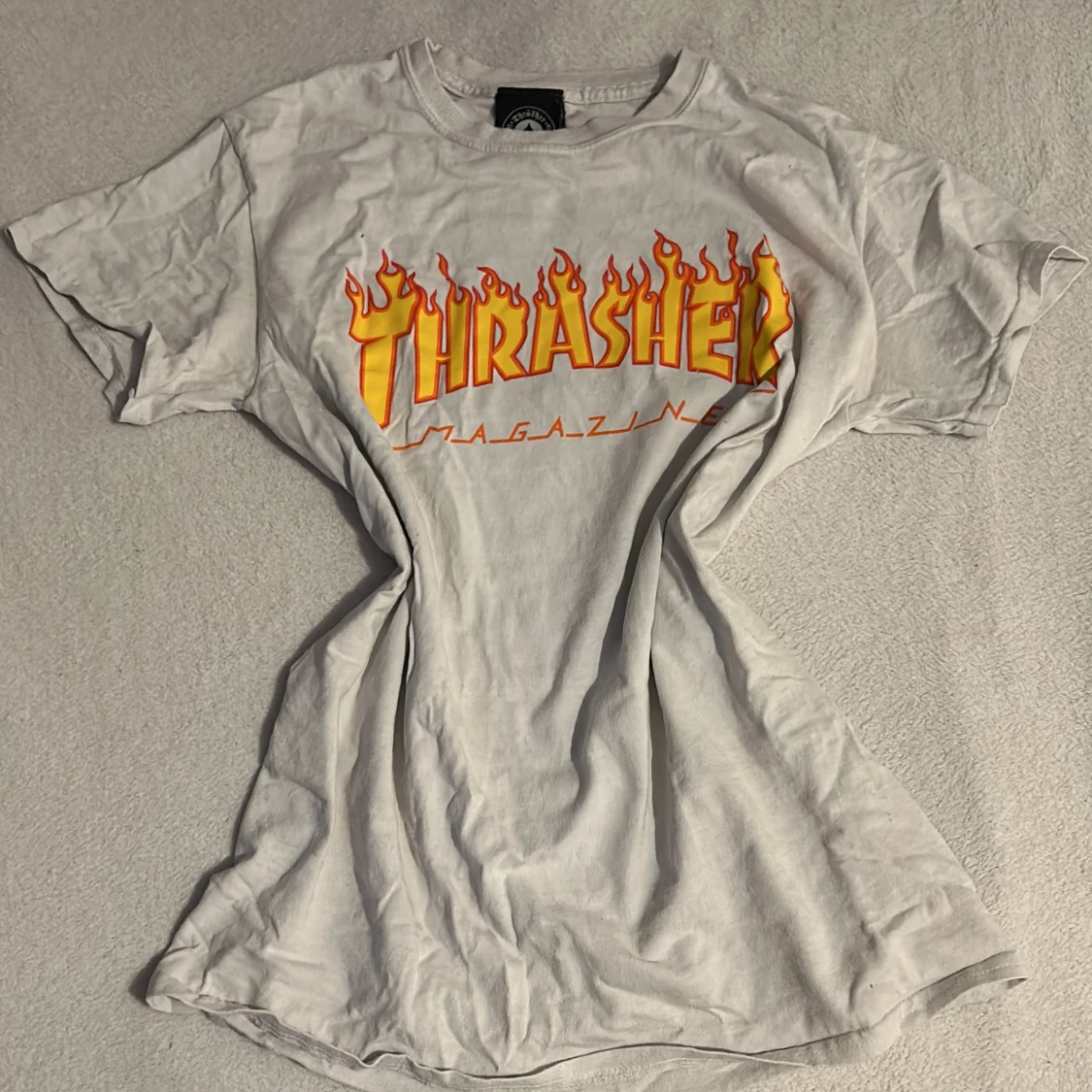 Vit Thrasher t-shirt med flamtryck