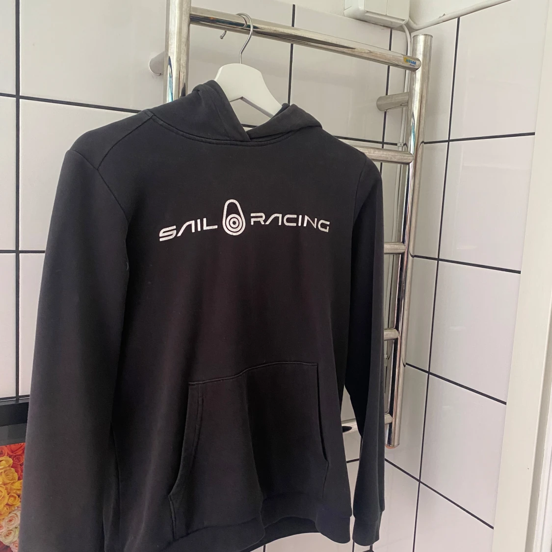 Svart hoodie från Sail Racing - 92