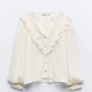 Blus - Säljer den fina blus från Zara som knappt är använd💗