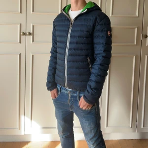 Colmar jacka - Colmar jacka i dunder skick! Han på bilden är 175Perfekt till hösten/vintern och våren( funkar till sommaren med! Dm vid frågor. Pris kan diskuteras vid seriös köpare!