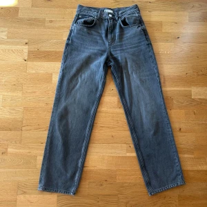 mid waist jeans  - säljer dessa skit snygga jeansen från gina tricot då det inte kommer till användning längre 