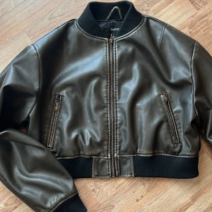 Skinnjacka - Superfin jacka från boohoo. Ser vintage ut