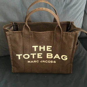 Marc Jacobs - Rote Bag Marc Jacobs Från NK i maj