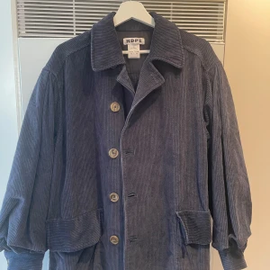 Hope jacka manchester - Hopejacka i Manchester, bra skick. Köpt för ca 3400 kr. Lite oversized i storleken 