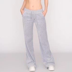 Oanvända Juicy byxor!!!  - Sköna juicy byxor som inte har kommit till användning. Bra skick, skönt material och fina byxor! 