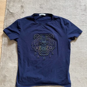 Kenzo t shirt - Säljer denna kenzo t shirt i L