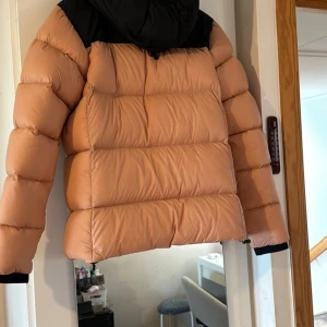 Knappt andvänd sail racing jacka - Knappt andvänd Normal i storlek