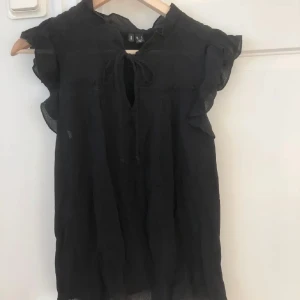 Svart blus - Kortärmad 