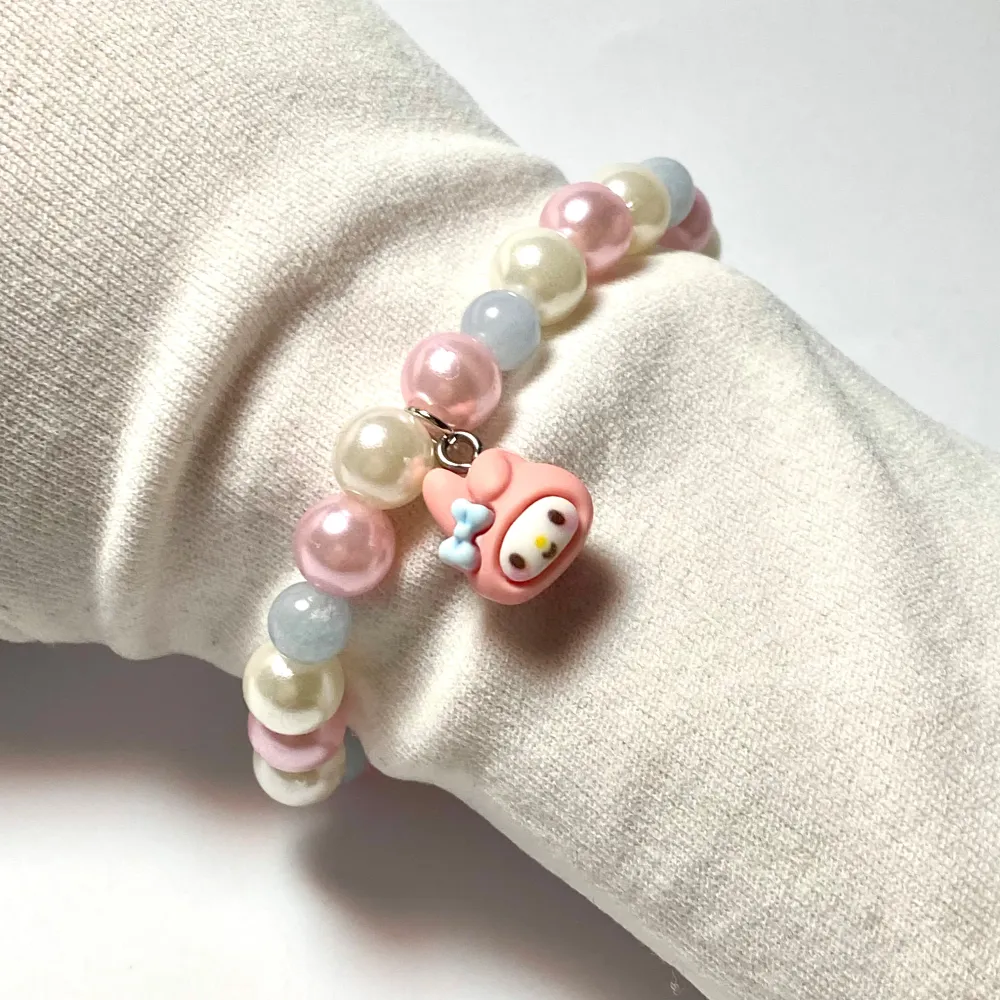 Super gulligt my melody armband 🥰 Storlek: ca 15-19 cm  -handgjort och oanvänt-. Accessoarer.