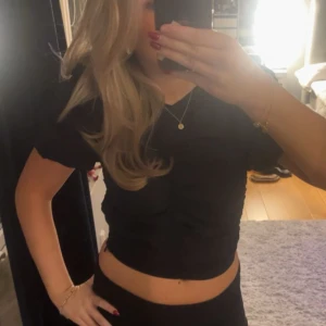 Puff top  - Topp med puffärm som funkar både till skolan och fest🩷 Aldrig annvänd