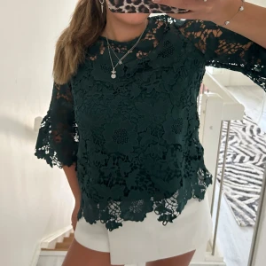 spetstopp  - en mörkgrön spetstopp