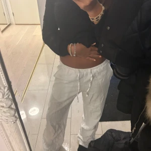 linne byxor💞 - Jag har dem i xs , dem är sjukt sköna ,inte alls så genomskinliga! Pris går att diskutera 